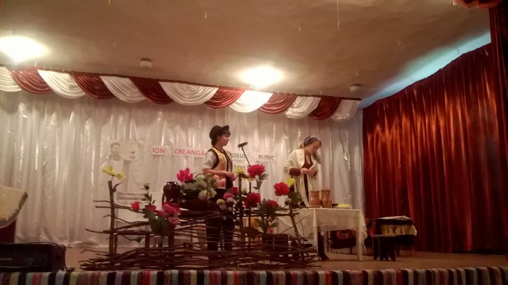 Spectacol de zile mari cu micii actori din Telița!